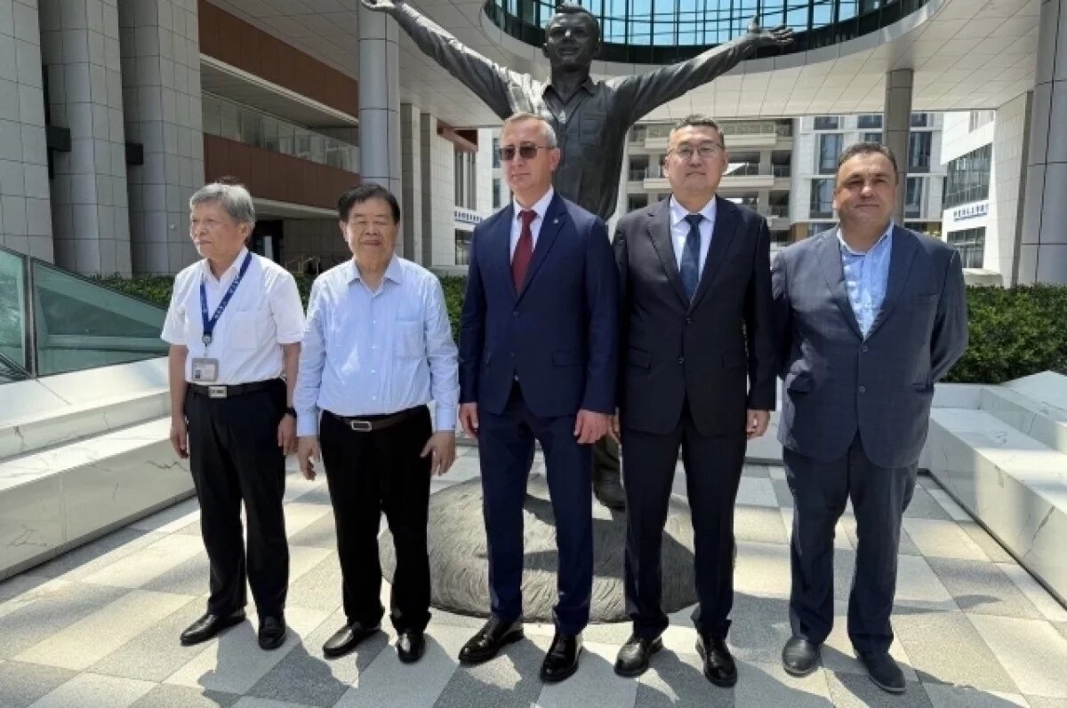    В китайском университете открылся памятник Гагарину