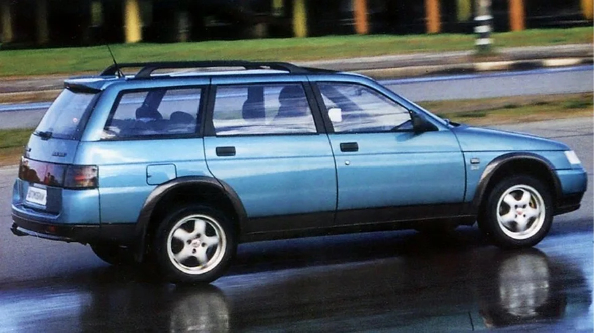 Полностью готовый Lada 111 GTi 4x4 (ВАЗ 21116) был анонсирован в 2000 году. Комплектацию с люком, оригинальным рулем, аэродинамическим обвесом, форсунками обмыва ветрового стекла с подогревом, и ABS предполагалось продавать по цене от 14 000 до 16 000 у.е. На тот момент аналогичных представителей в С-классе еще не было. За, похожие по стилю и наполнению, НОВЫЕ заграничные универсалы просили от 24000 у.е.