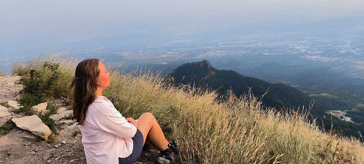 С горы Бештаю смотрю я на Пятигорск и Лермонтов