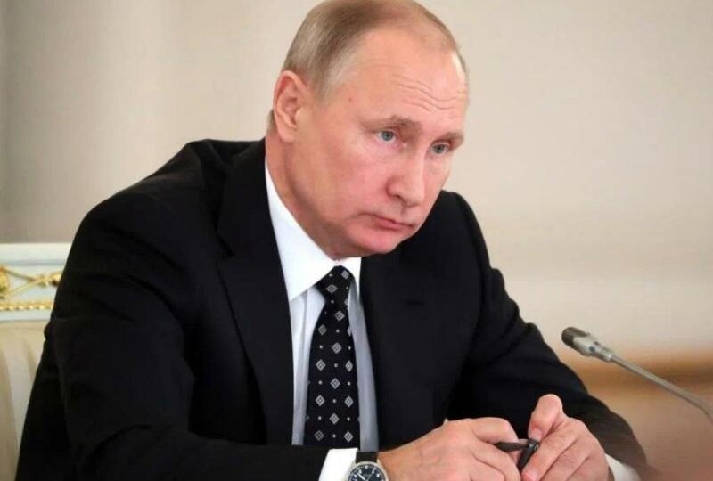 Путин заявил, что готов к контактам с украинской стороной, но не видит смысла
