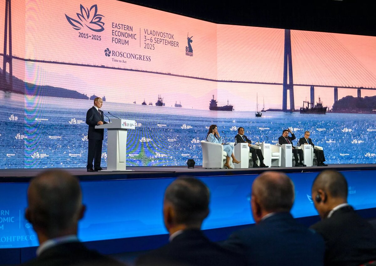 Президент РФ Владимир Путин на пленарной сессии Восточного экономического форума
© Sputnik / Кристина Кормилицына
