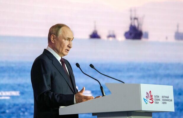 Президент РФ Владимир Путин на пленарной сессии Восточного экономического форума | Sputnik
