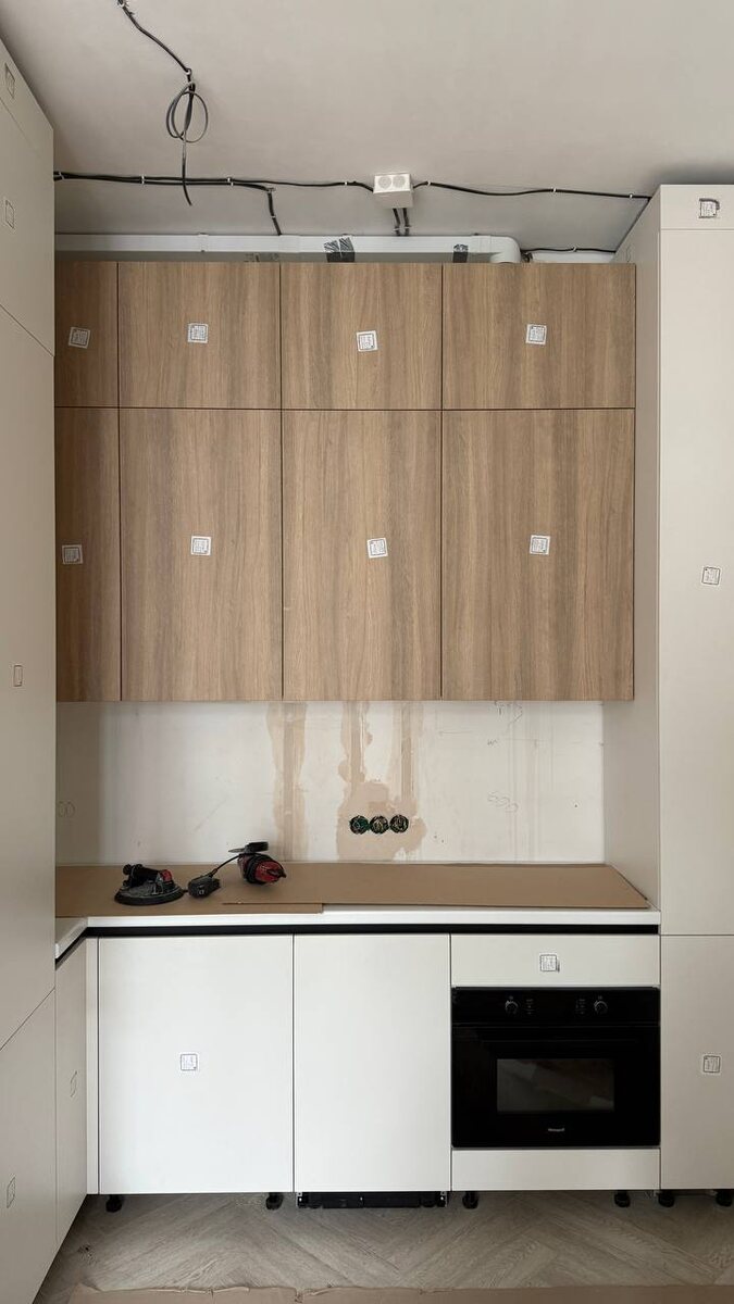 А вот как гарнитур выглядел в процессе работы