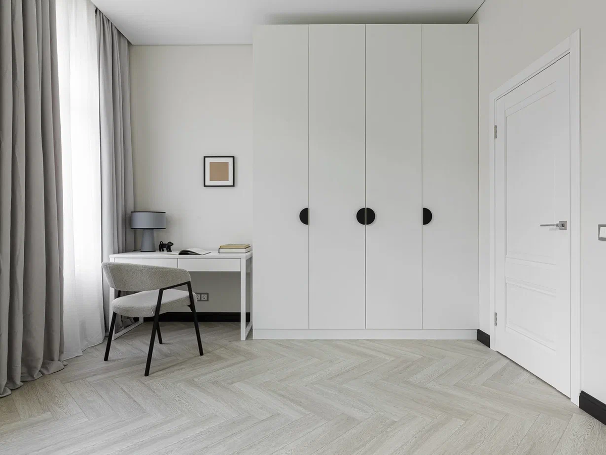 Сделать такой шкаф в распилочном цеху быстро и недорого. А прослужит он долгие годы.