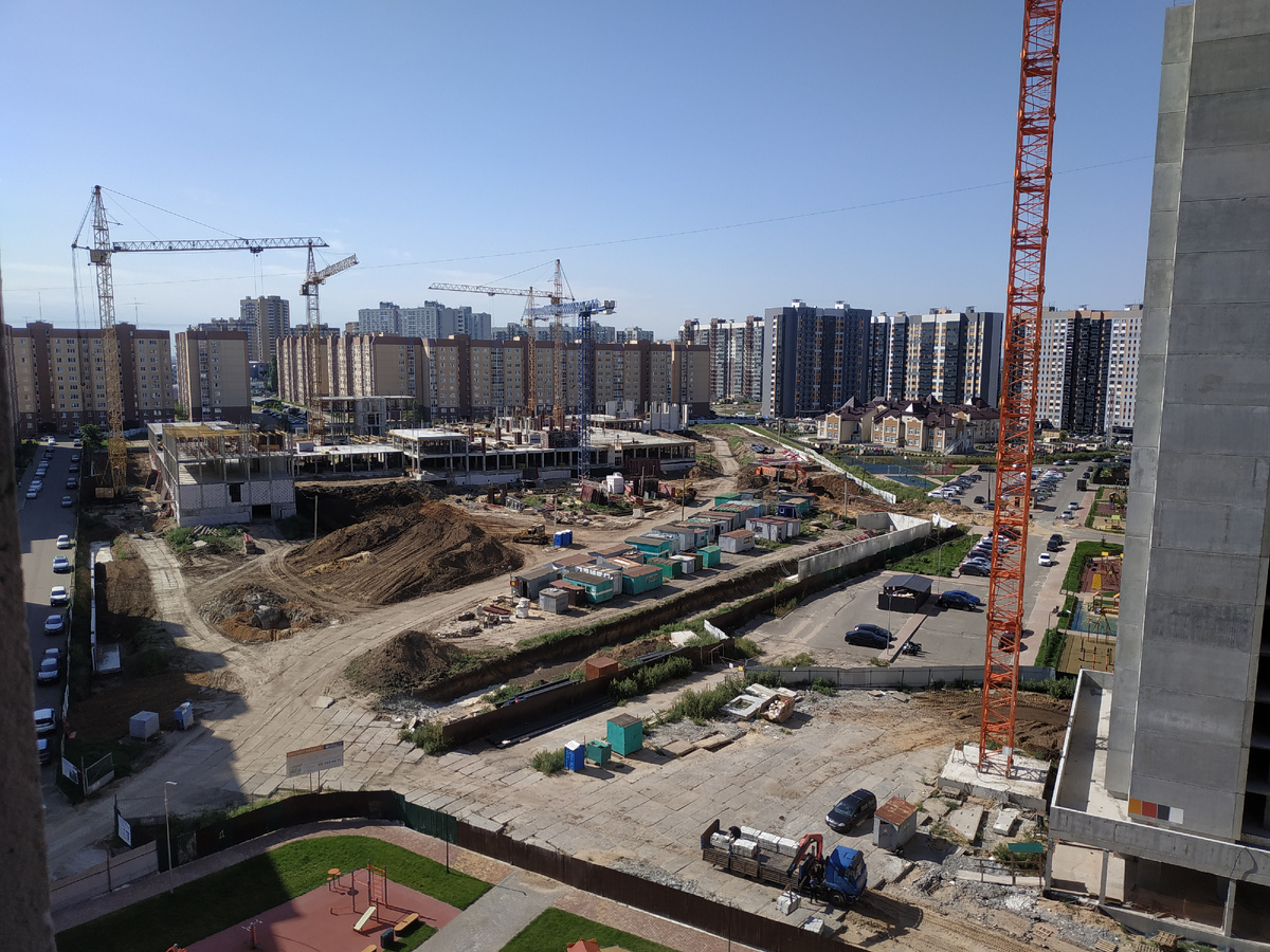 Будущая школа в мкр. Ласточкино. Возводится быстрыми темпами.