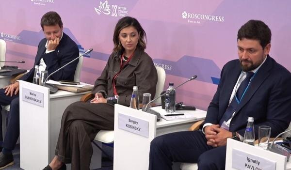 ВЭФ-2025. На фо­то (в цен­тре): стар­ший пар­тнер ад­во­кат­ско­го бю­ро "Дуб­ров­ская, Куз­не­цова и пар­тне­ры" Ма­рина Дуб­ров­ская (фо­то ComNews)