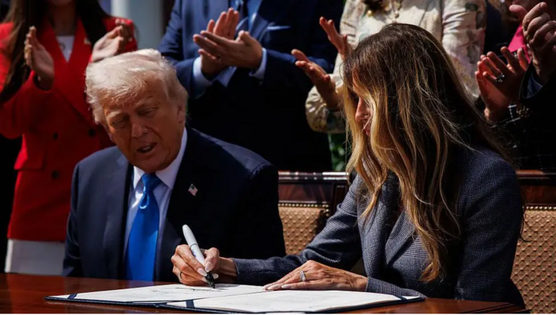 Мелания Трамп впервые в истории первых леди США подписала вместе с супругом закон, в принятии которого сыграла ключевую роль.