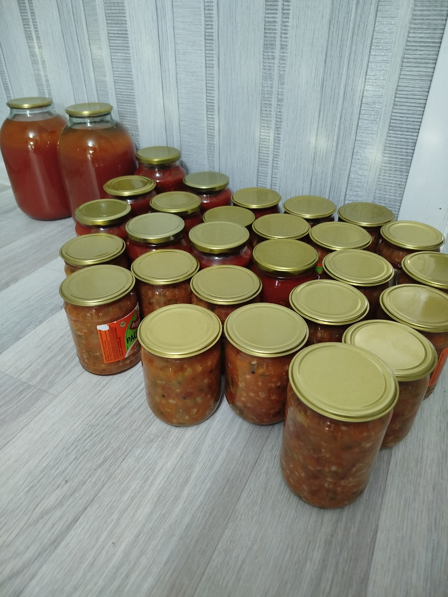 Овощные заготовки к спуску в подвал готовы.