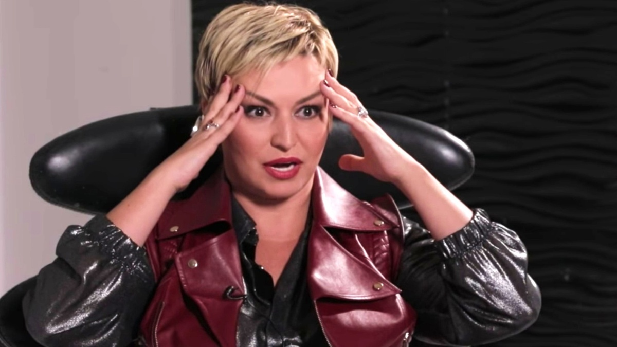 Катя показывает свои способности