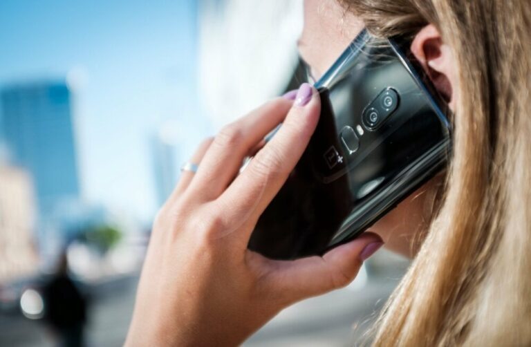    Оренбурженка лишилась 60 тысяч рублей из-за сообщения «Это ты на фото?» Оренбуржье