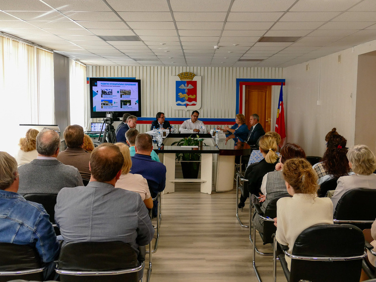     Заседание Экспертного клуба Свердловской области в Краснотурьинске / фото: Дмитрий Макарин