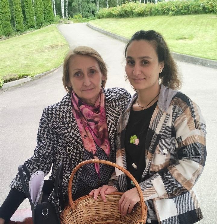 Галина Тарасова с Сабохат, которую она спасла от мужа садиста