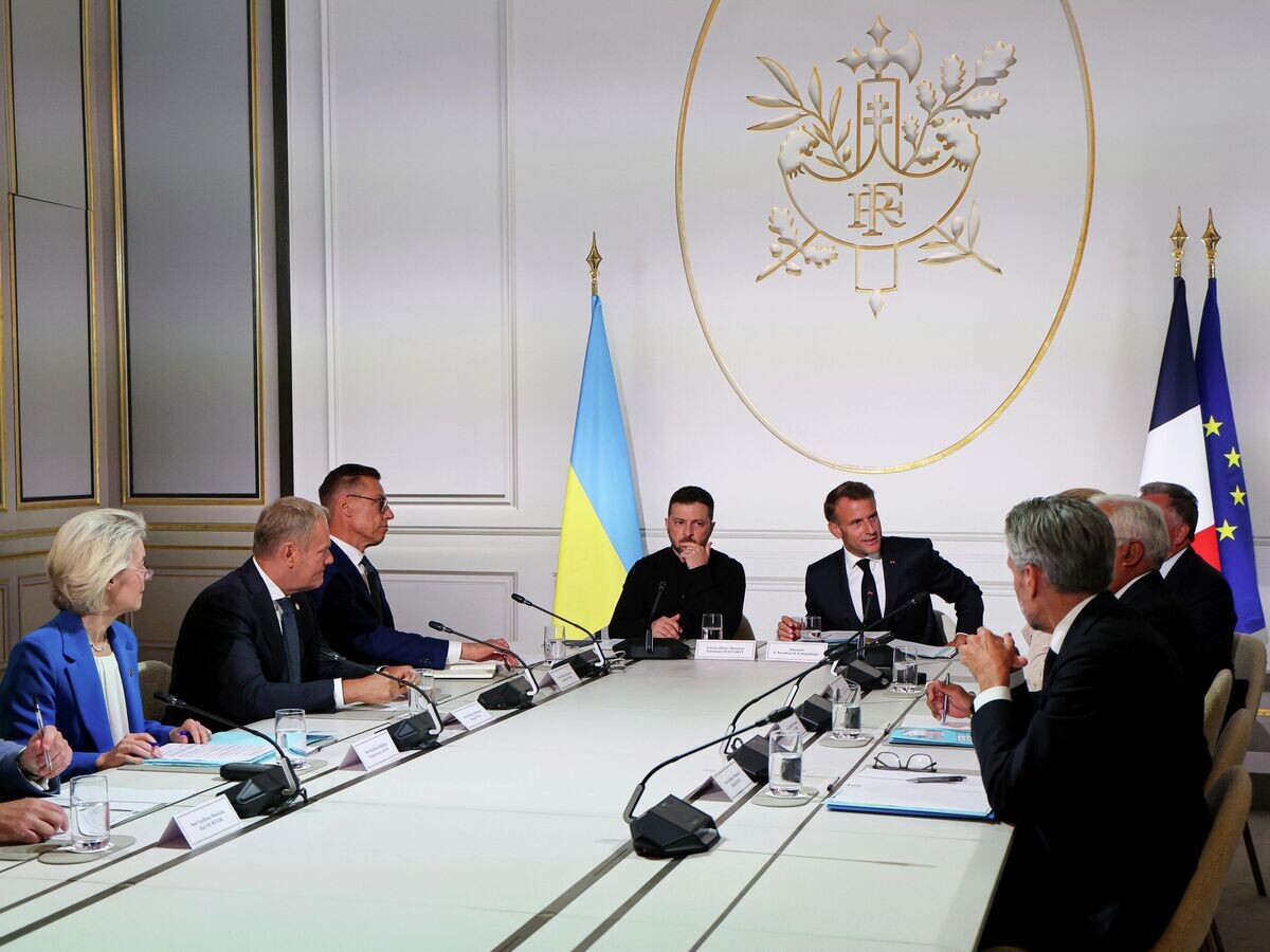   Встреча "коалиции желающих" в Париже© AP Photo / Ludovic Marin