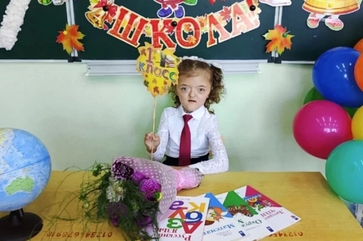    Девочка из Башкирии, не взятая в сад из-за внешности, стала первоклассницей