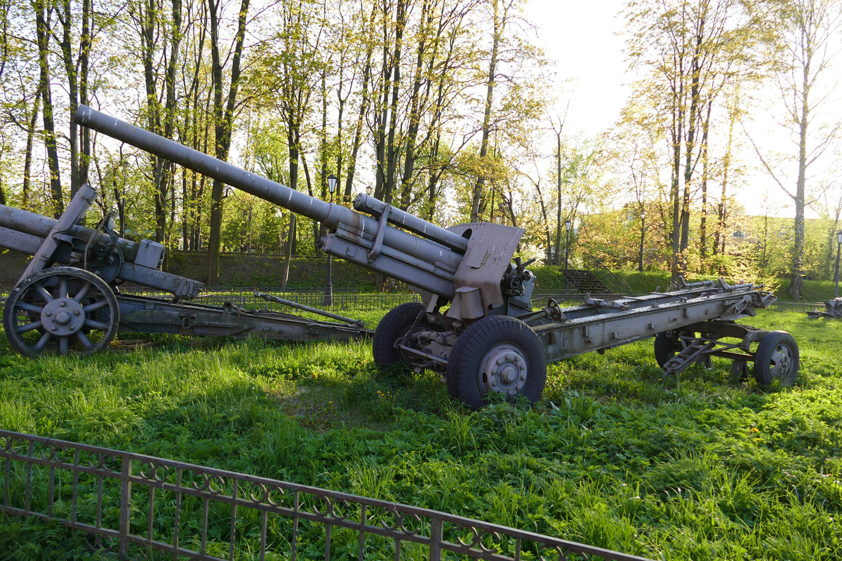 107-мм орудие М60 (М-60) в музейных запасниках.