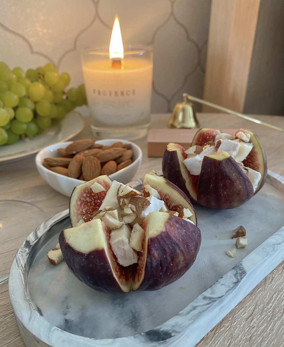 Вчера многим понравилось мое фото с инжиром, вот вам еще одно 🫶