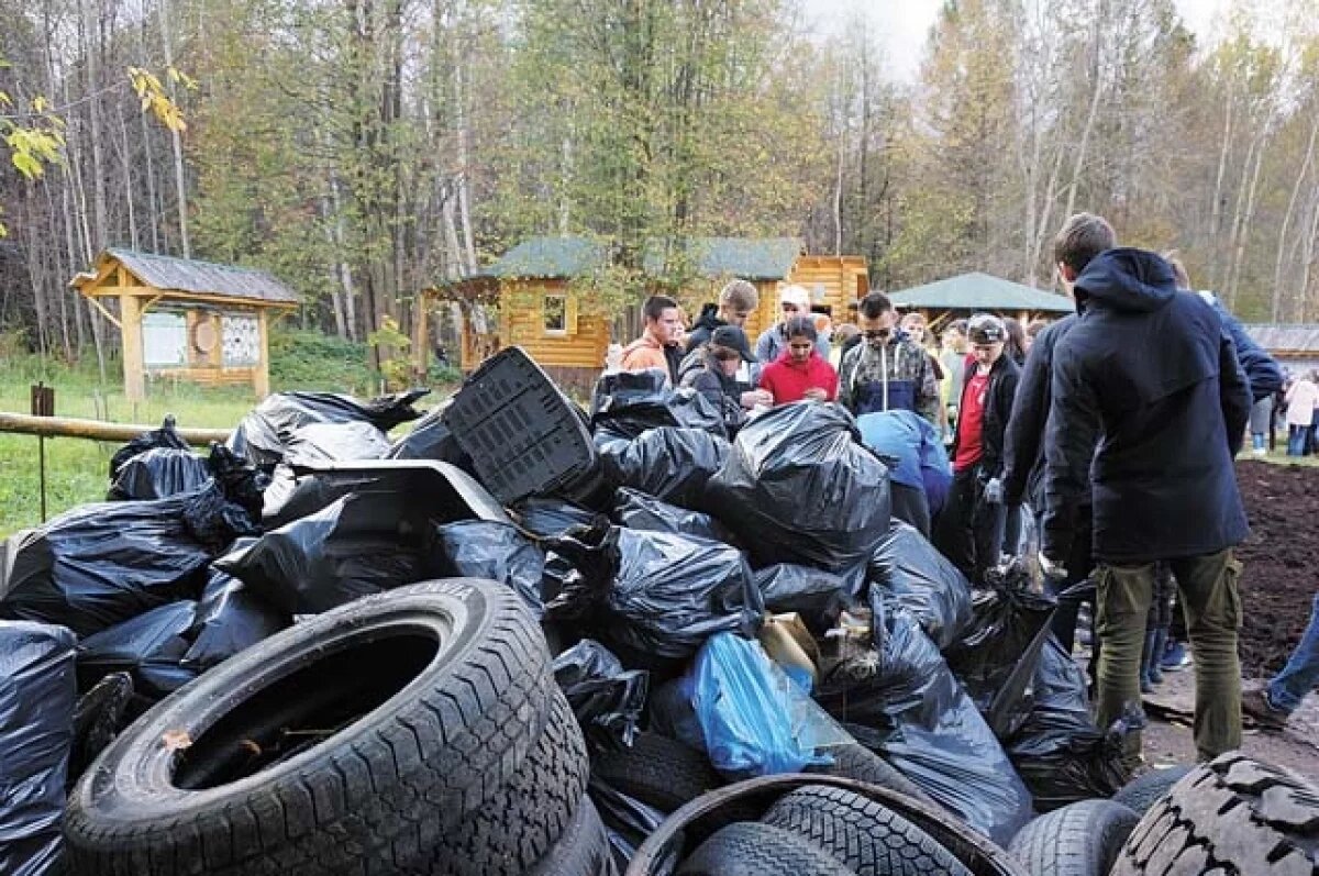    Ноябрьские подростки собрали 10 тысяч мешков мусора за летние смены