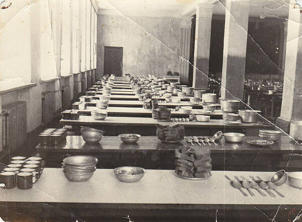 Классическая солдатская столовая...