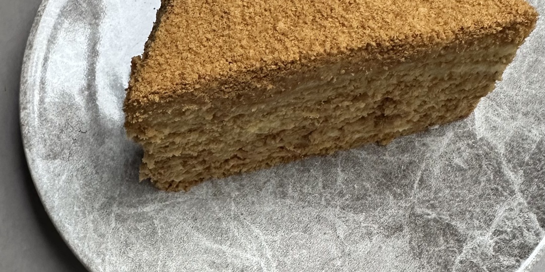 🍯 Секреты идеального медовика: как сделать торт нежным, даже если готовишь впервые