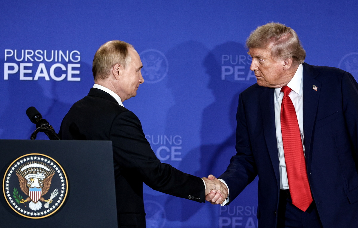    Президент России Владимир Путин и президент США Дональд Трамп  Сергей Булкин/ТАСС
