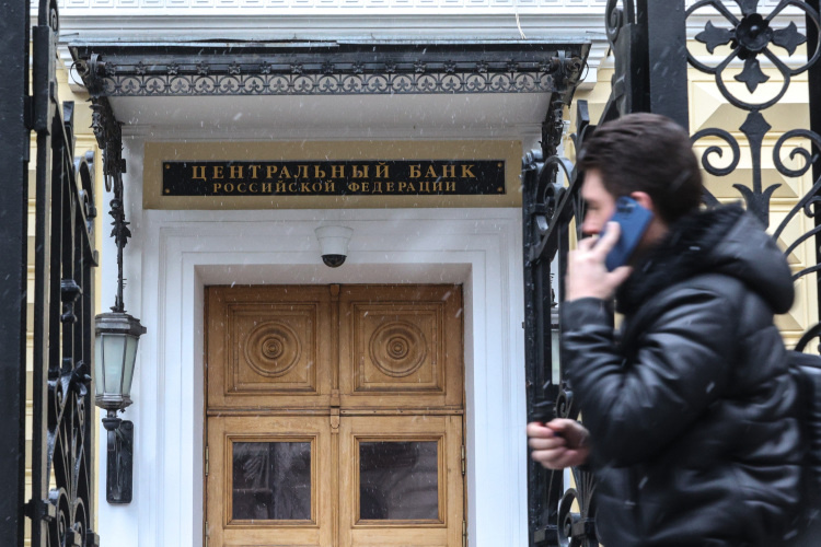    Путин не стал высказывать свое мнение и давать оценку работе Центрального банка и отметил, что нужно решать проблемы макроэкономического характера.   
Фото: «БИЗНЕС Online»