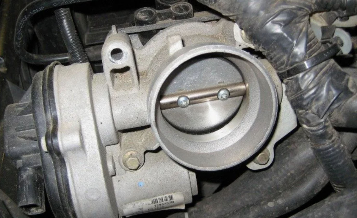 Дроссельный узел. фото: https://clck.ru/3P4orF