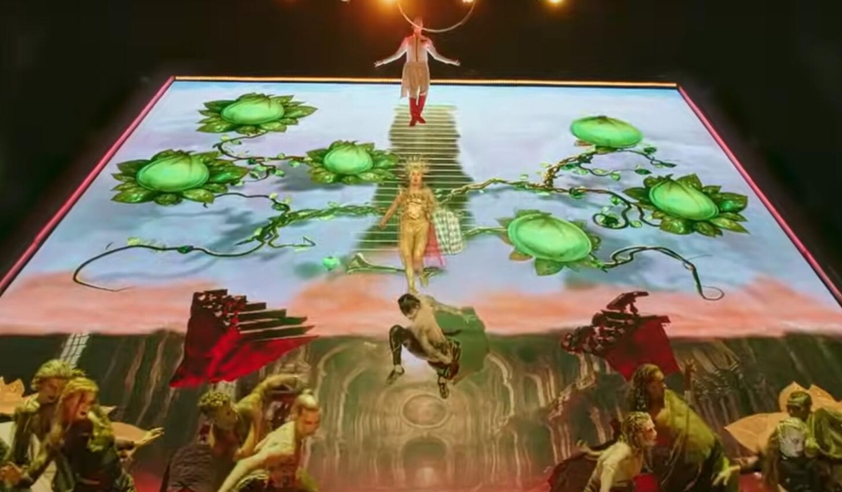    Фото: YouTube: Ленинград — Бешеный фэшн