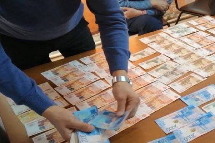 Жилье без бумаг, зарплаты без людей
