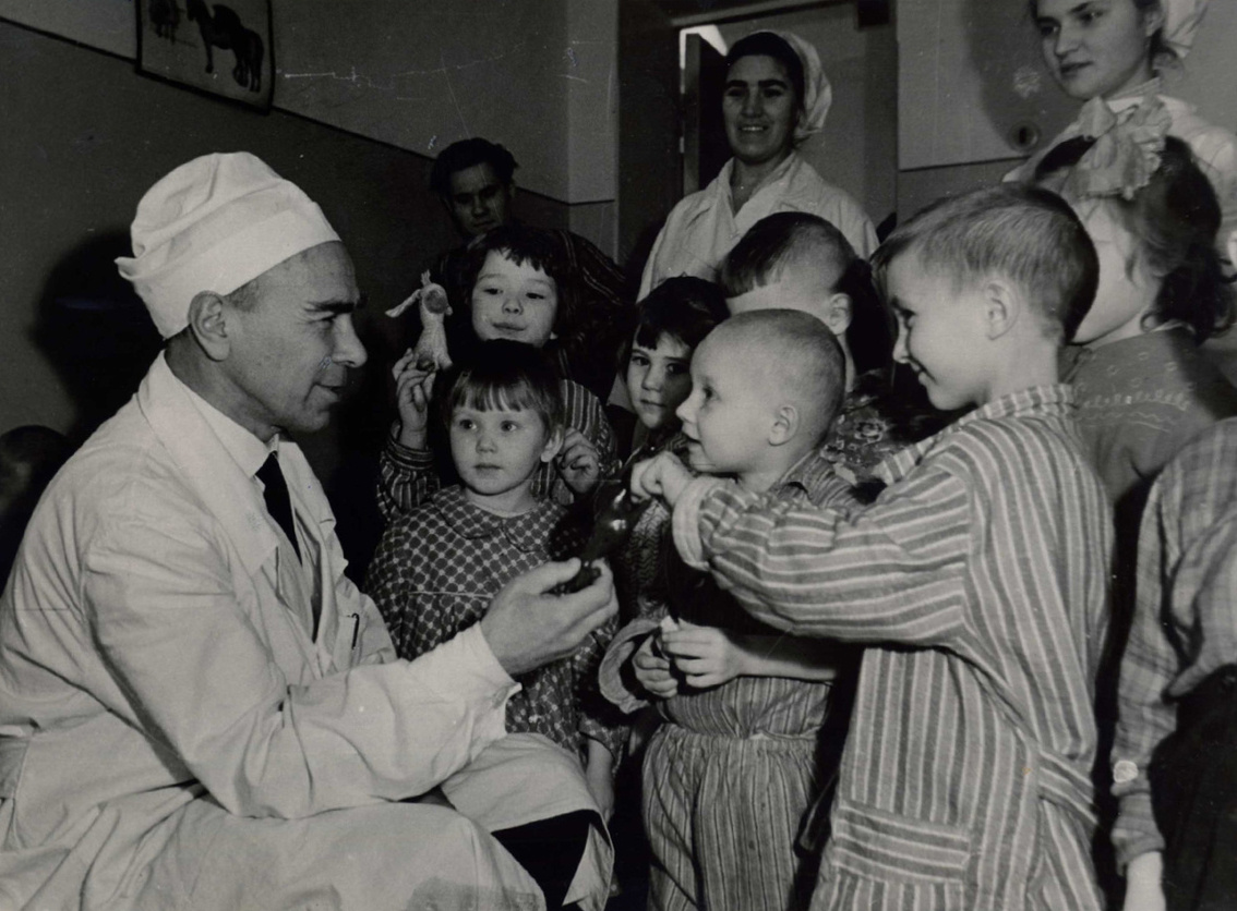 Бориса Королева вспоминают не только как выдающегося врача и ученого, но и как необычайно доброго и простого человека, который спасал жизни. Из архива Нижегородского краеведческого музея-заповедника.