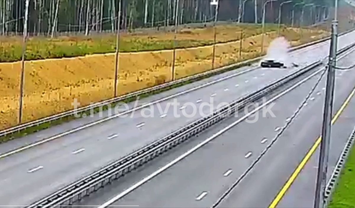    Водитель легковушки ехал на скорости 90 км/час, но из-за усталости уснул прямо за рулем