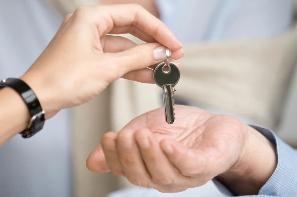    Относительно прошлых лет спрос на жилье упал — и на первичное жилье, и уж тем более на вторичное.