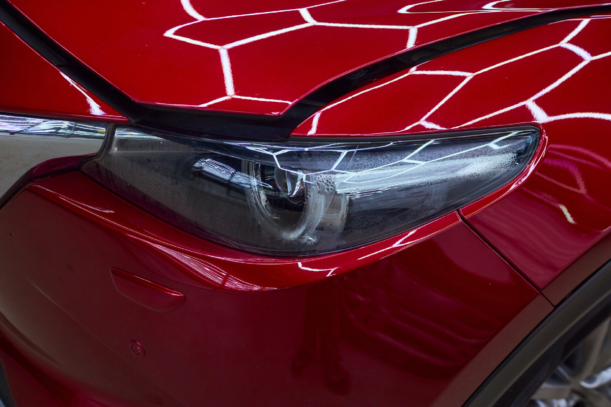 Источник фото: https://custom-heroes.ru/raboty/vid-uslugi/avtosvet/remont/mazda-cx-9-polnoe-vosstanovlenie-i-zaschita-optiki/