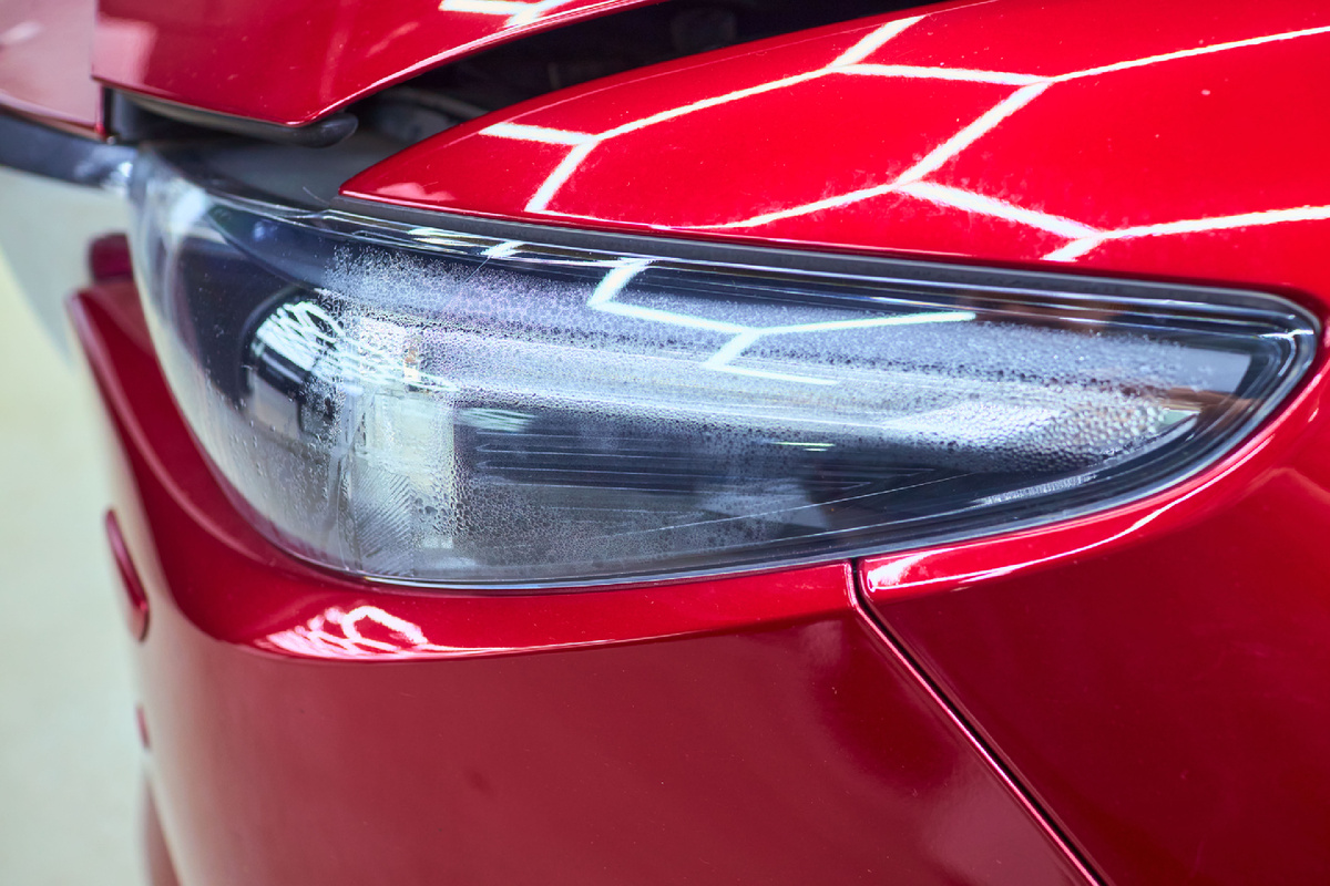 Источникм фото: https://custom-heroes.ru/raboty/vid-uslugi/avtosvet/remont/mazda-cx-9-polnoe-vosstanovlenie-i-zaschita-optiki/