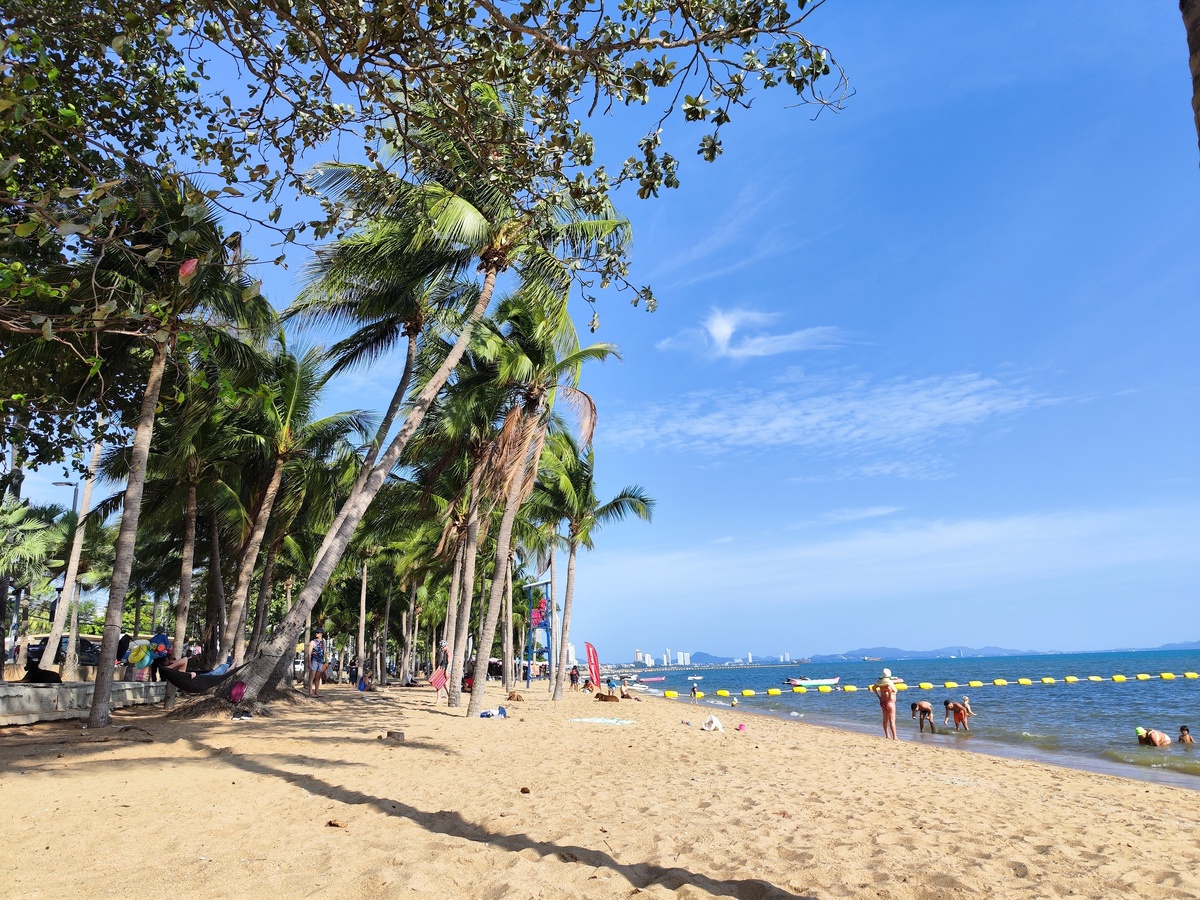 Таиланд, Пттайя. Пляж Джомтьен в июле 2023