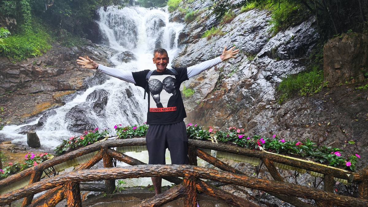 Вьетнам, Далат, водопад Датанла в июле 2025.  Весь день лил дождь.