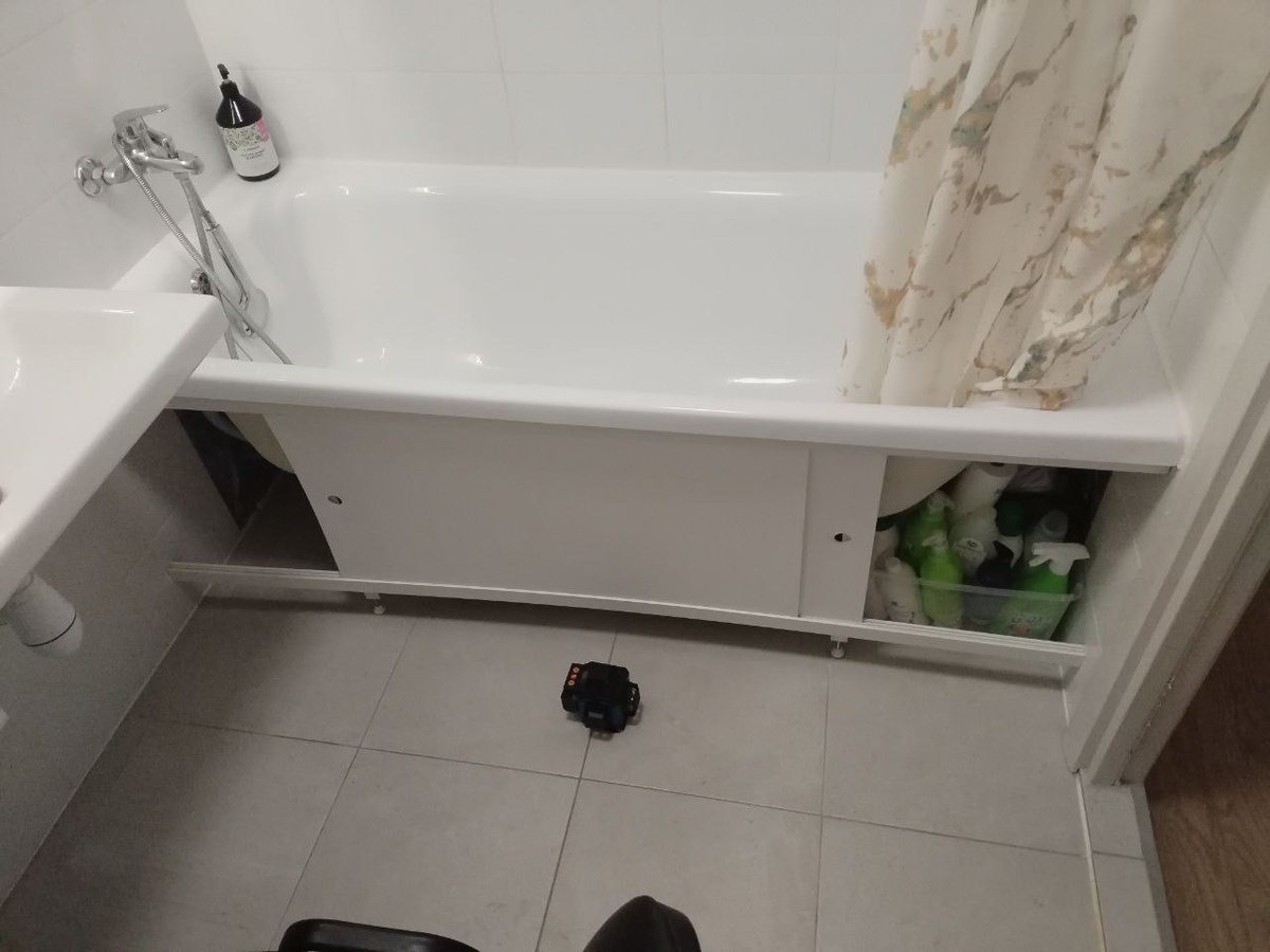 Стандартный экран под ванной