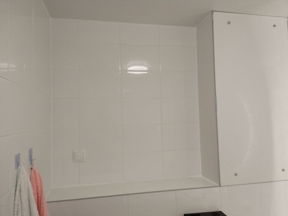 И ниша, стандартная для ПИКовского дома с сантехническим шкафом рядом