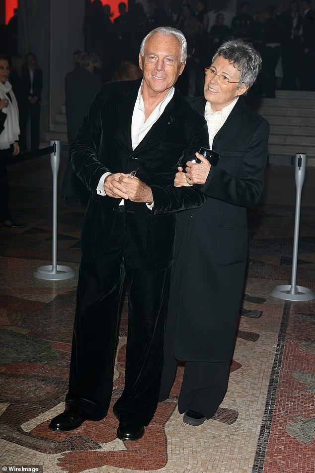 Джорджио Армани с сестрой Розанной Армани, которая сыграла важную роль в его империи моды.