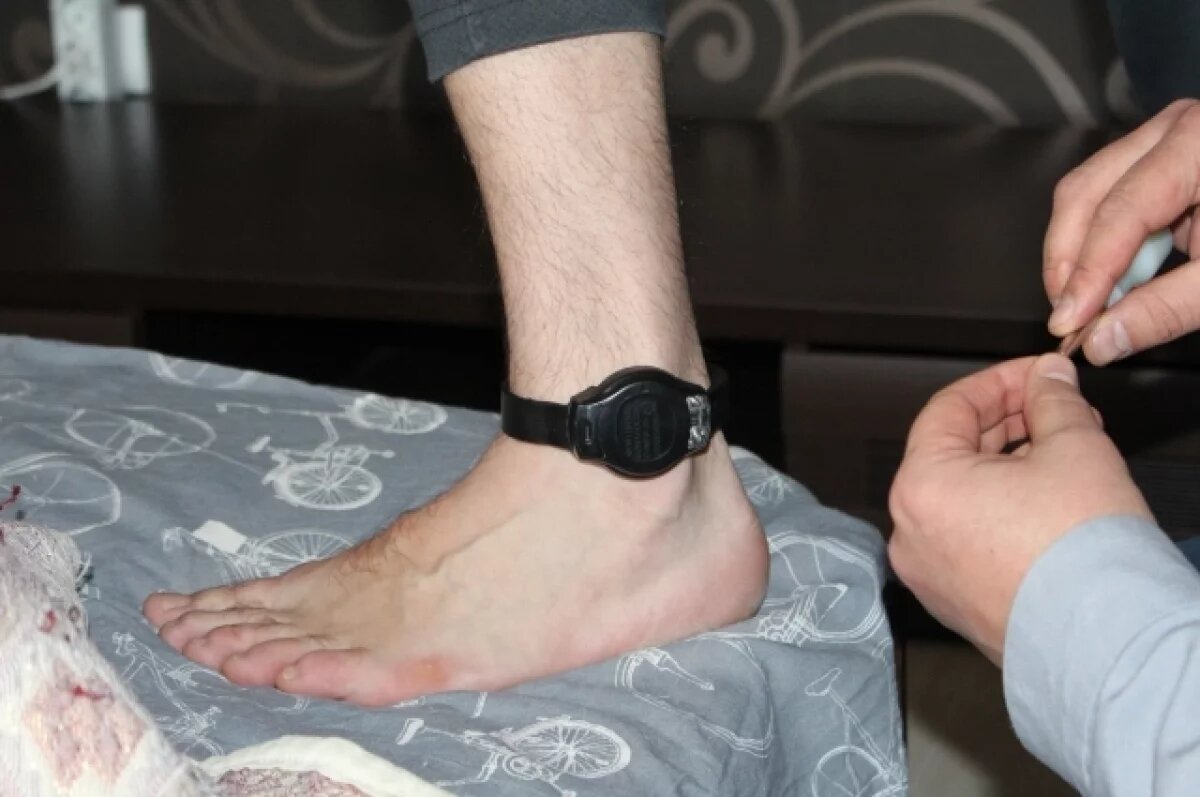    В пользу УФСИН России по Оренбургской области взыскан ущерб, причиненный осужденным в результате утраты электронного браслета.