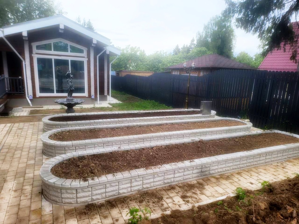 многоярусная клумба-грядка "Колизей" 