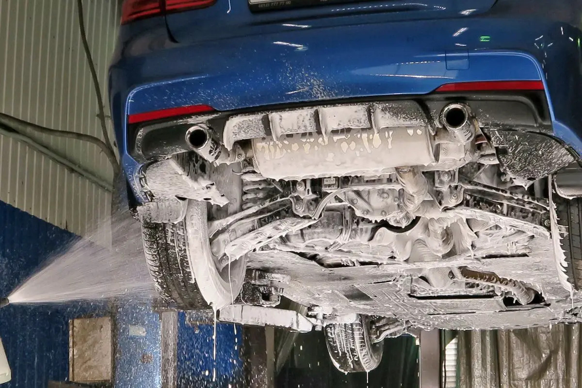 Как мыть днище автомобиля