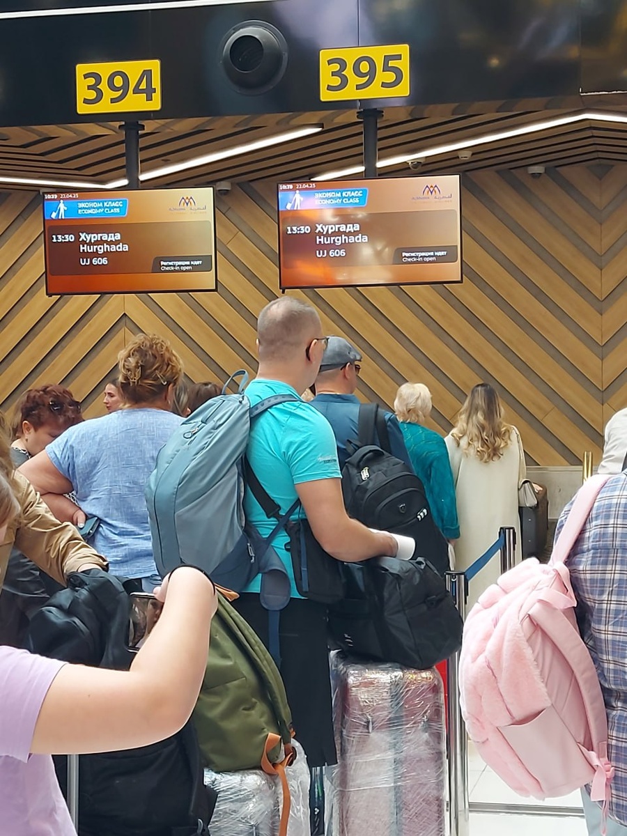 Идет регистрация на рейс UJ606 Москва - Хургада. И я еще не подозреваю, какое "счастливое" место мне достанется.