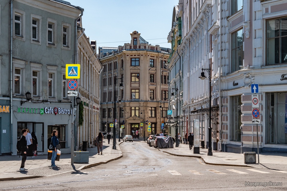 Вид на здание гостиницы с Мясницкой улицы