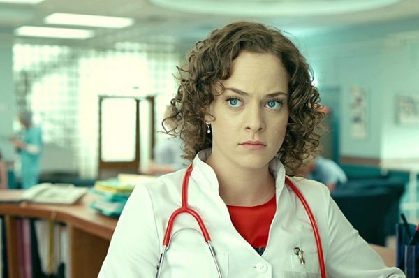    Аглая Тарасова в фильме “Интерны”. Фото spletnik.ru