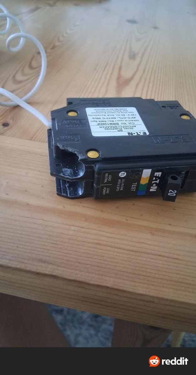 Общий вид многофункционального аппарата защиты