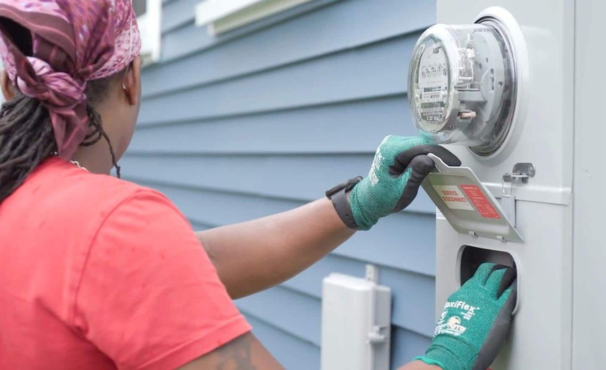 Отключение вводного автомата на вводном щите