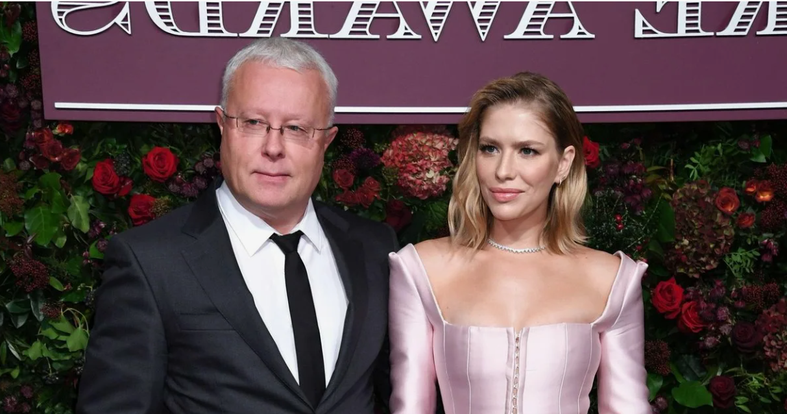 На этом фото с бывшим гражданским супругом Александром Лебедевым Елена выглядит лет на 5 старше себя нынешней, согласитесь?