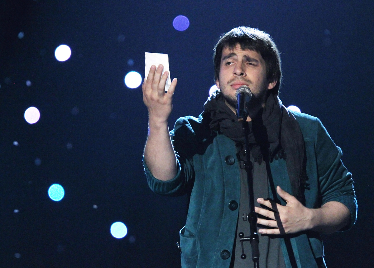     Участник "Евровидения-2010" Петр Налич (Россия) во время выступления в финале международного музыкального конкурса "Евровидения-2010" / РИА Новости / Валерий Мельников