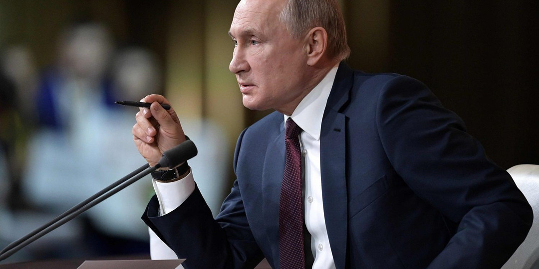 Европа замолчала. Путин меткой фразой усадил Макрона и Стармера в лужу