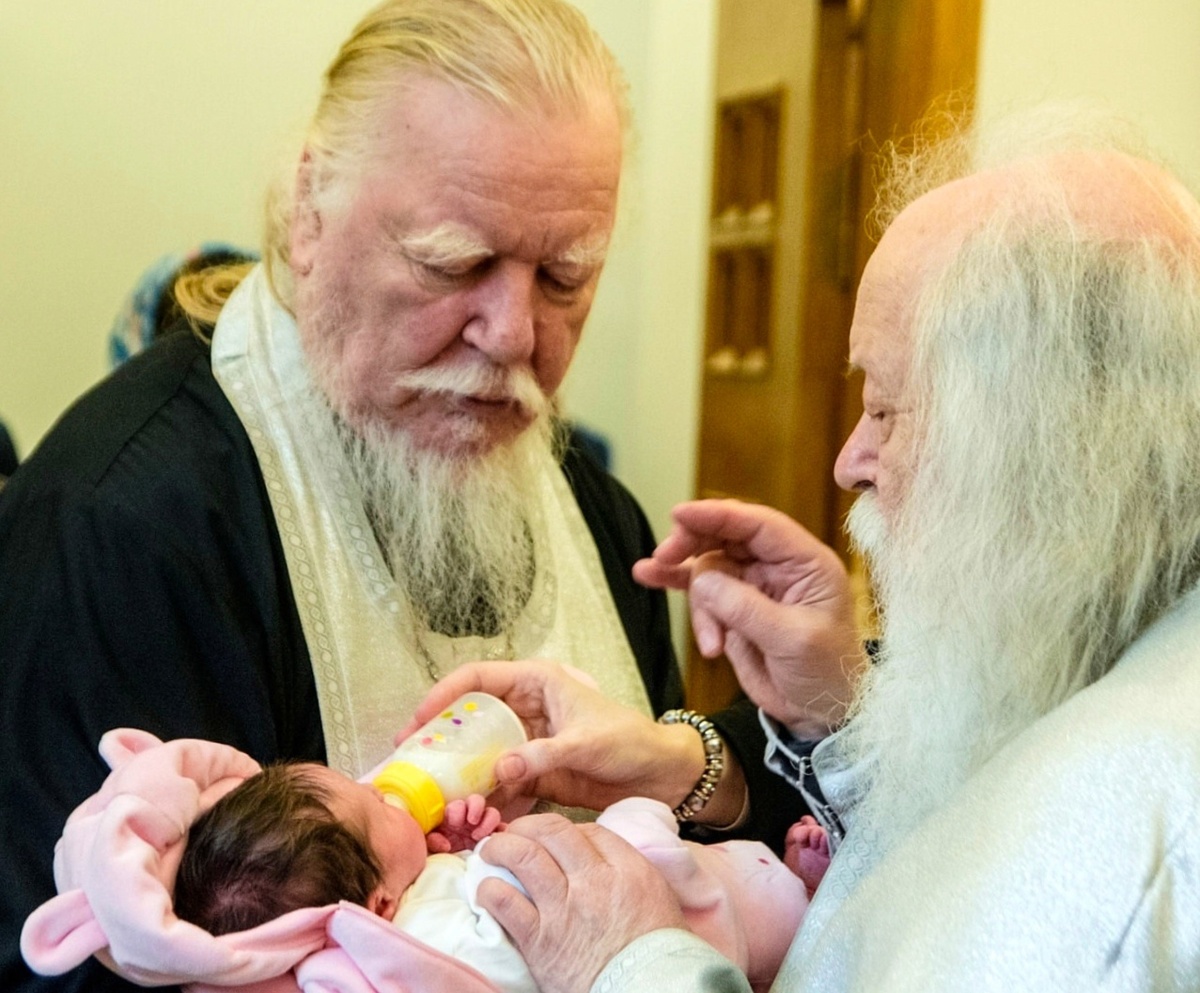 Димитрий Смирнов: «Счастье заключается в том, чтобы построить вокруг себя и своего избранника земной рай, и народить детишек. И растить их в этом раю. Чтобы они росли в любви, счастье, красоте...»